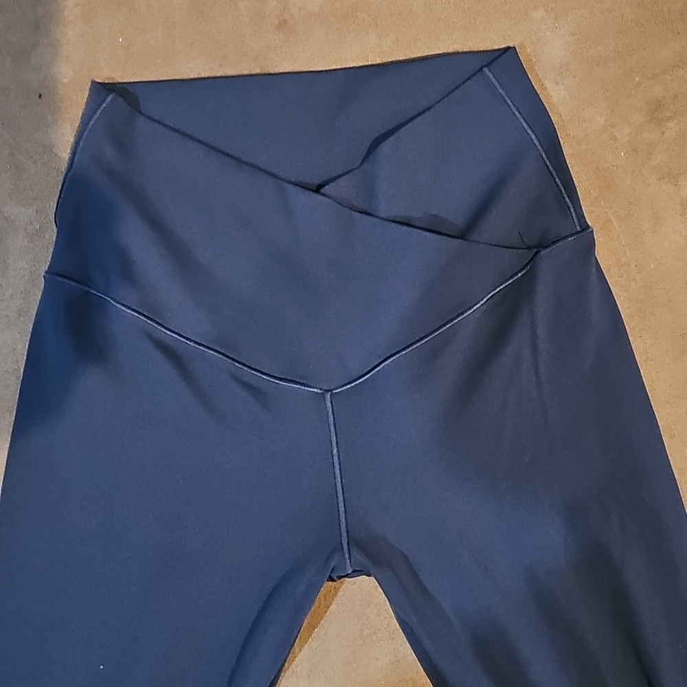 Aerie Real Me Cross Over Navy Hi-Rise Flare Leggings, Womens Size Medium - Picture 2 of 6